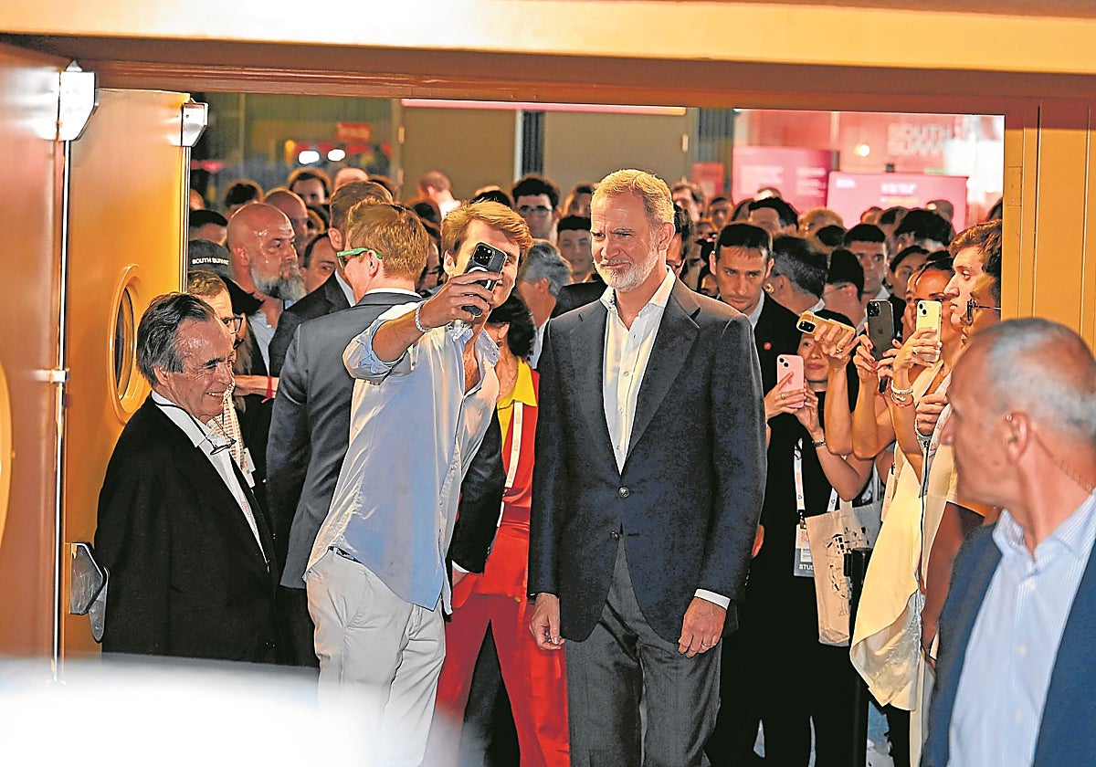 Felipe VI a su llegada a la inauguración de la feria South Summit el miércoles en Madrid, un evento que ratifica el buen momento del ecosistema emprendedor español