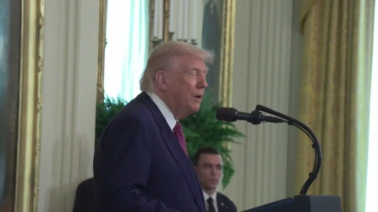 Trump chama Powell de “imbecil” e insiste que Fed deve baixar taxas de juros