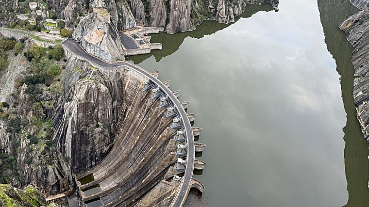 La central hidroeléctrica de Aldeadávila (Salamanca) sobre el Duero es la de mayor producción de España