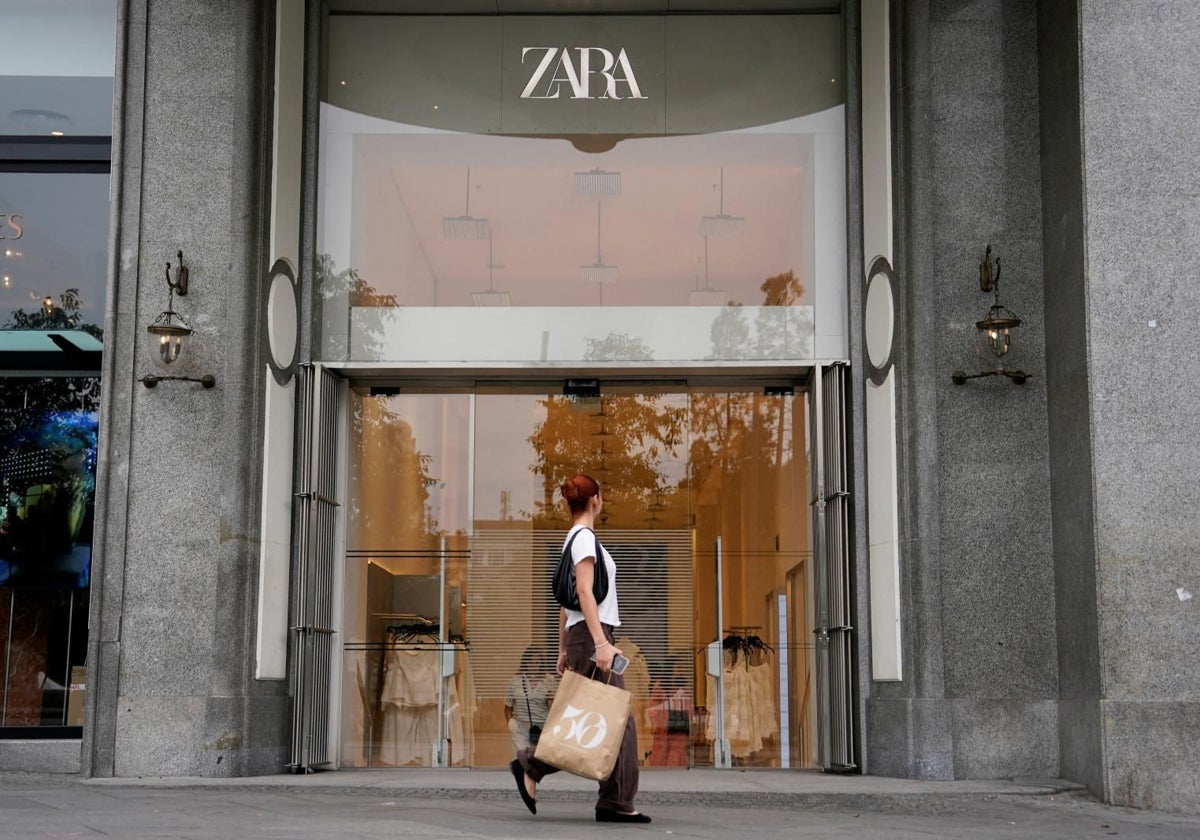 La fachada de una tienda Zara en la Plaza de España, en Madrid