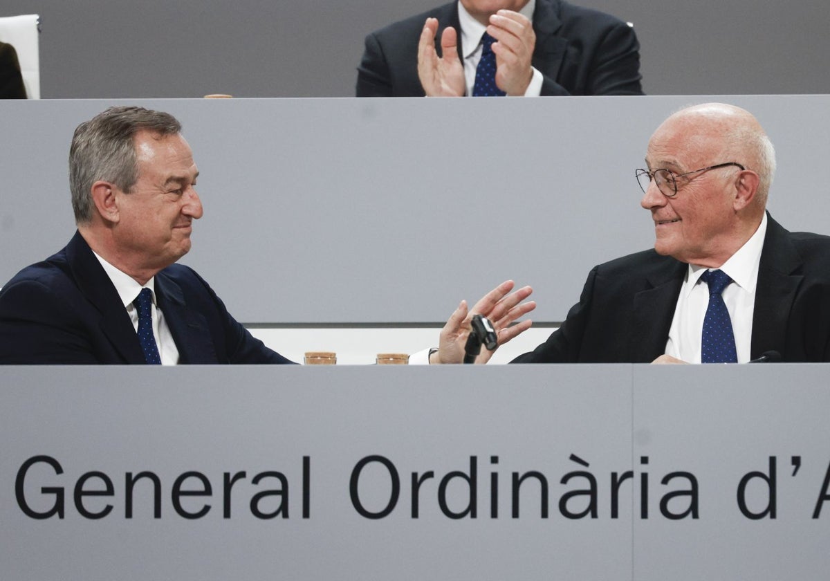 El presidente del Banco Sabadell, Josep Oliu (d) junto al consejero delegado, César González-Bueno (i)