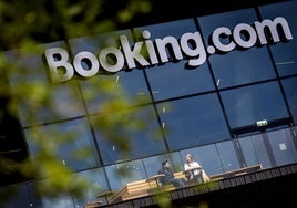 Booking elimina más de 4.000 anuncios de su plataforma que Consumo consideró como «ilegales»