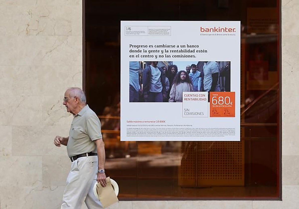 Anuncio de hipotecas en una oficina bancaria en Córdoba