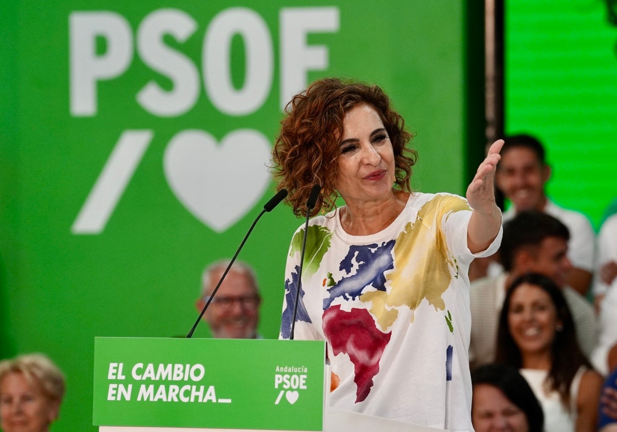 La ministra de Hacienda, María Jesús Montero, haciendo campaña en Jerez