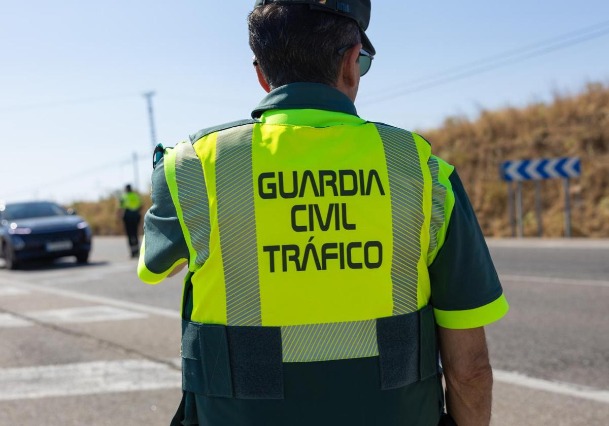 Cuánto dinero gana un guardia civil de tráfico en España: salario base y complementos