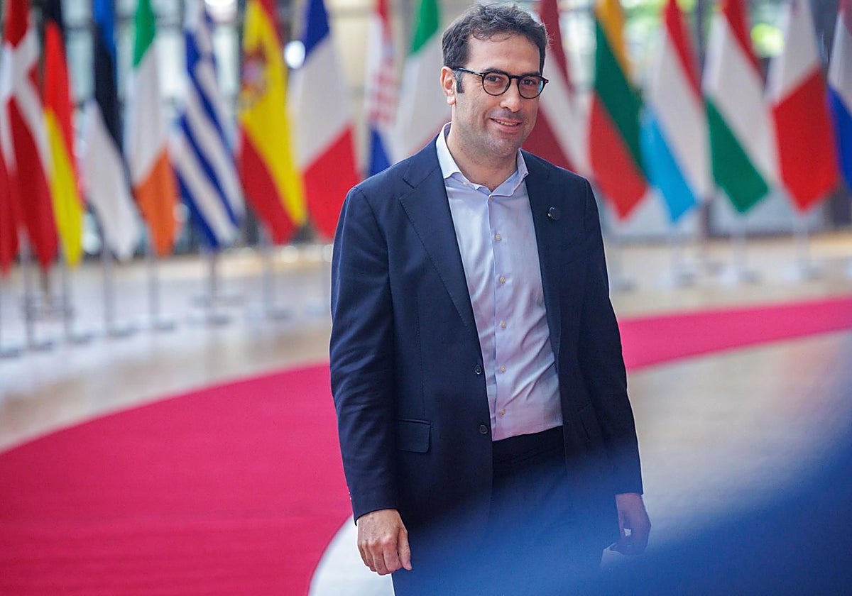 La opa de BBVA al Sabadell sigue adelante a la espera de la decisión final de los accionistas este verano