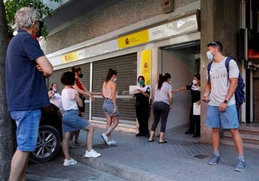 España bate el récord de 22 millones de ocupados, con un descenso de 236.100 parados