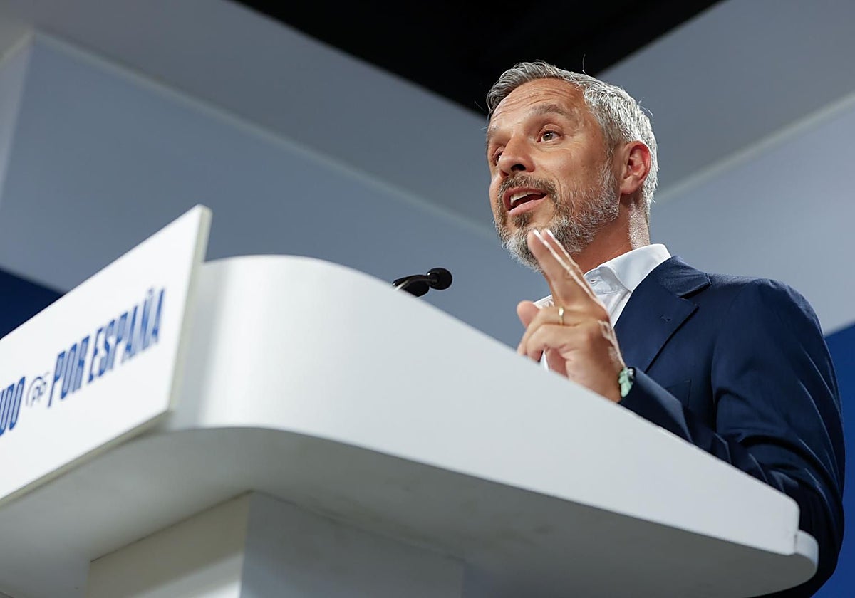 El vicesecretario de Vivienda del PP, Juan Bravo, durante la rueda de prensa esta mañana