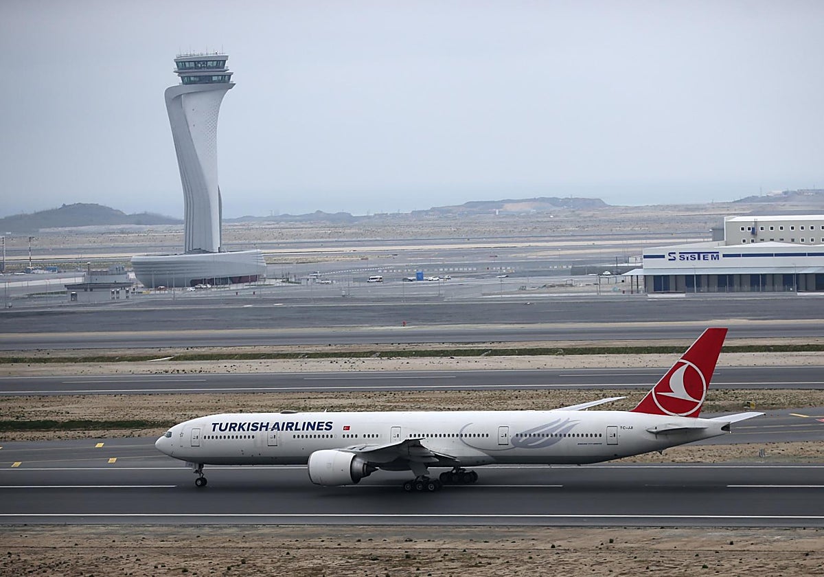 Un avión de Turkish Airlines en el aeropuerto de Estambul