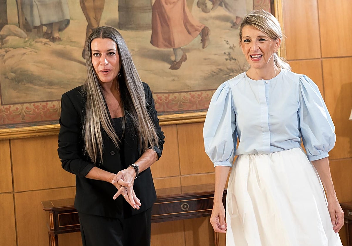 La vicepresidenta segunda, Yolanda Díaz, y la portavoz de Junts, Míriam Nogueras.