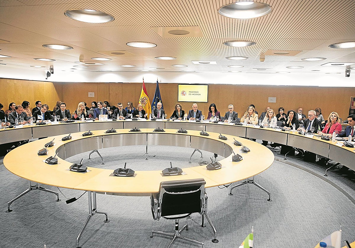 Reunión del Gobierno con los responsables de Hacienda de la comunidades autónomas