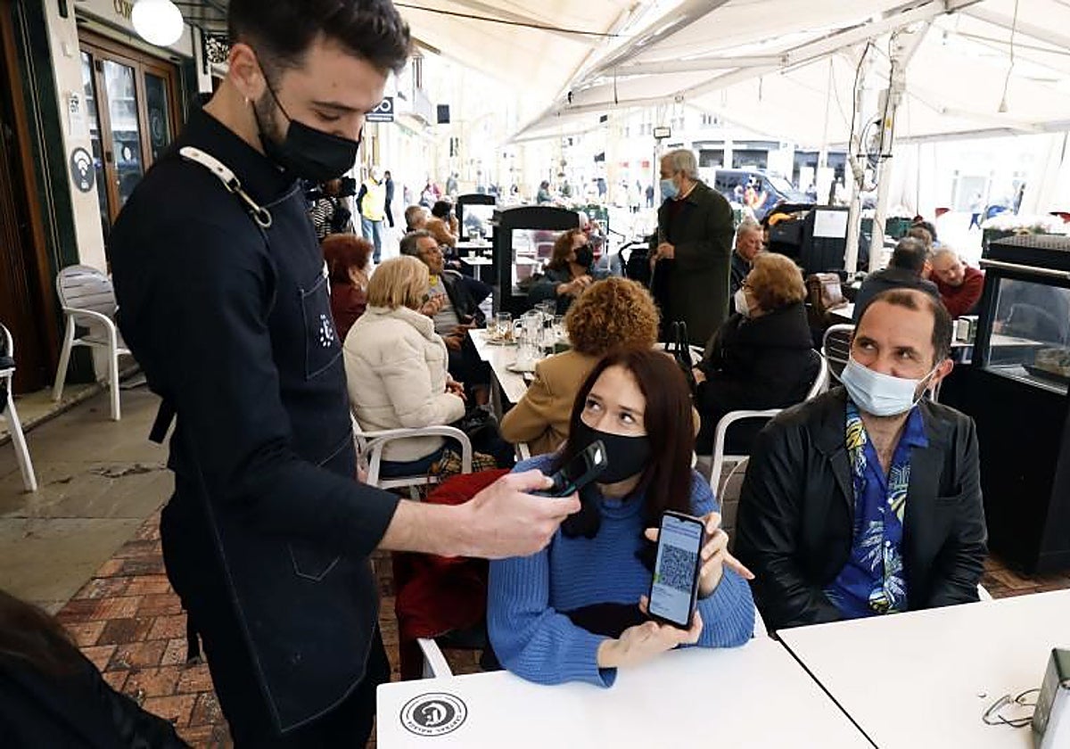 Los menores de 35 años soportaron el 50% de la destrucción de empleo