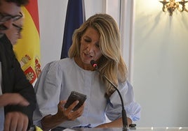 Yolanda Díaz  convocará «de inmediato» al comité de expertos para llevar el SMI más allá de los 1.200 euros en 2026