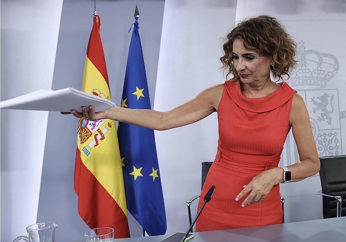 La vicepresidenta primera y ministra de Hacienda, María Jesús Montero