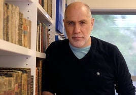 El escritor Guillermo Arriaga gana el premio Huellas que conceden ABC y la Federación de Caza