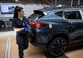 Las empresas pagan 180 euros más en cotizaciones obligatorias por trabajador desde que gobierna Sánchez