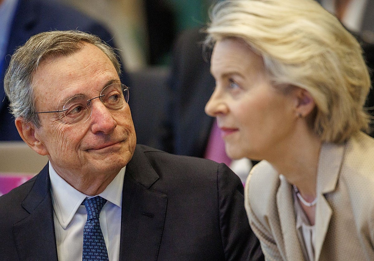 El expresidente del BCE, Mario Draghi, y la presidenta de la Comisión, Ursula von der Leyen