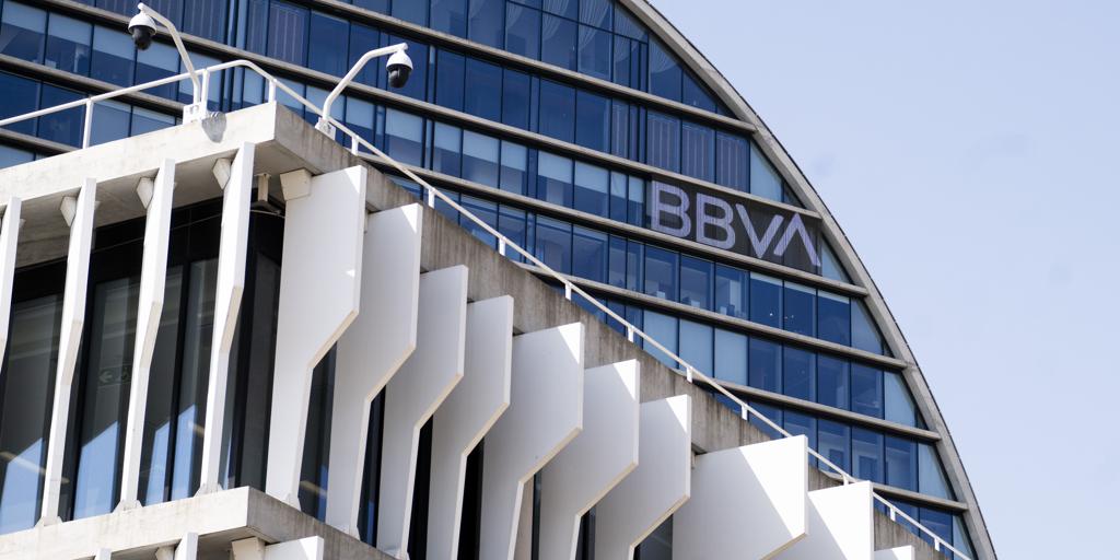 El BBVA mejora en un 10% el precio de la opa sobre el Sabadell y evita el castigo fiscal