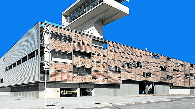 Central térmica de la zona Franca de la red de Ecoenergies en Barcelona. Produce calor con biomasa y cuenta con equipos eléctricos para generar frío