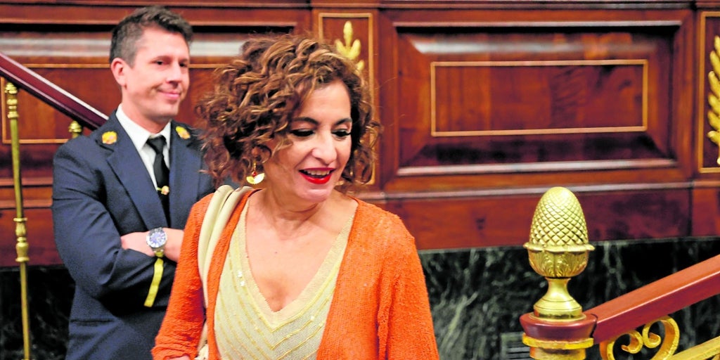 Hacienda ignora siete obligaciones legales y fuerza a las autonomías a presupuestar a ciegas