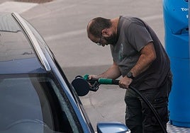 España encara una subida de hasta 45 céntimos por litro en el precio del combustible por los derechos de emisión