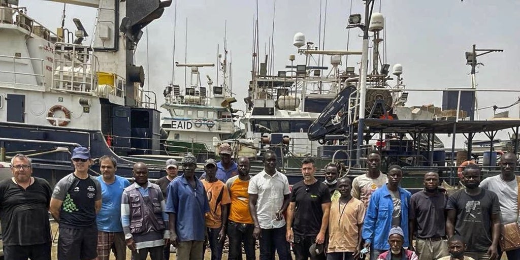 Los atuneros vascos atrapados en Senegal mandan un SOS y el Gobierno los ignora