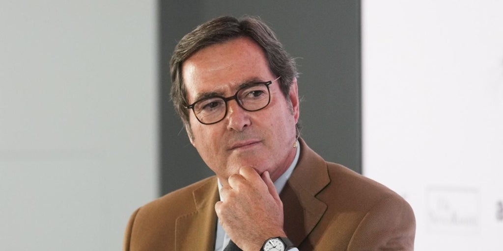 Garamendi acusa a Díaz de «hacer campaña» con los nuevos permisos: «Hace ordenanzas como antes de la muerte de Franco»