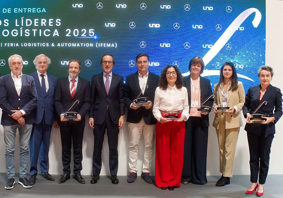 Foto de familia con los premiados