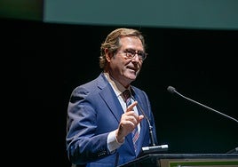 CEOE dará portazo a Yolanda Díaz en la negociación para encarecer el despido