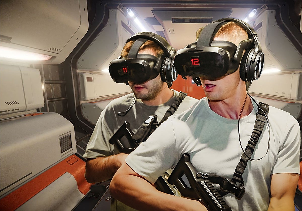 Las gafas de Virtual Arena detectan los movimientos de las manos de los usuarios y el sistema Freeroaming ha permitido eliminar los cables y las mochilas