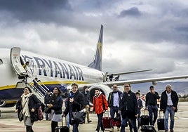 Ryanair gana 2.540 millones en su primer semestre, un 42% más