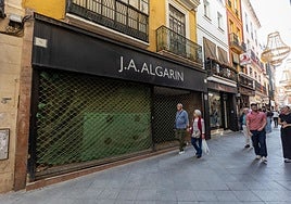 El comercio familiar cerrará otro año negro: caen 36 autónomos al día