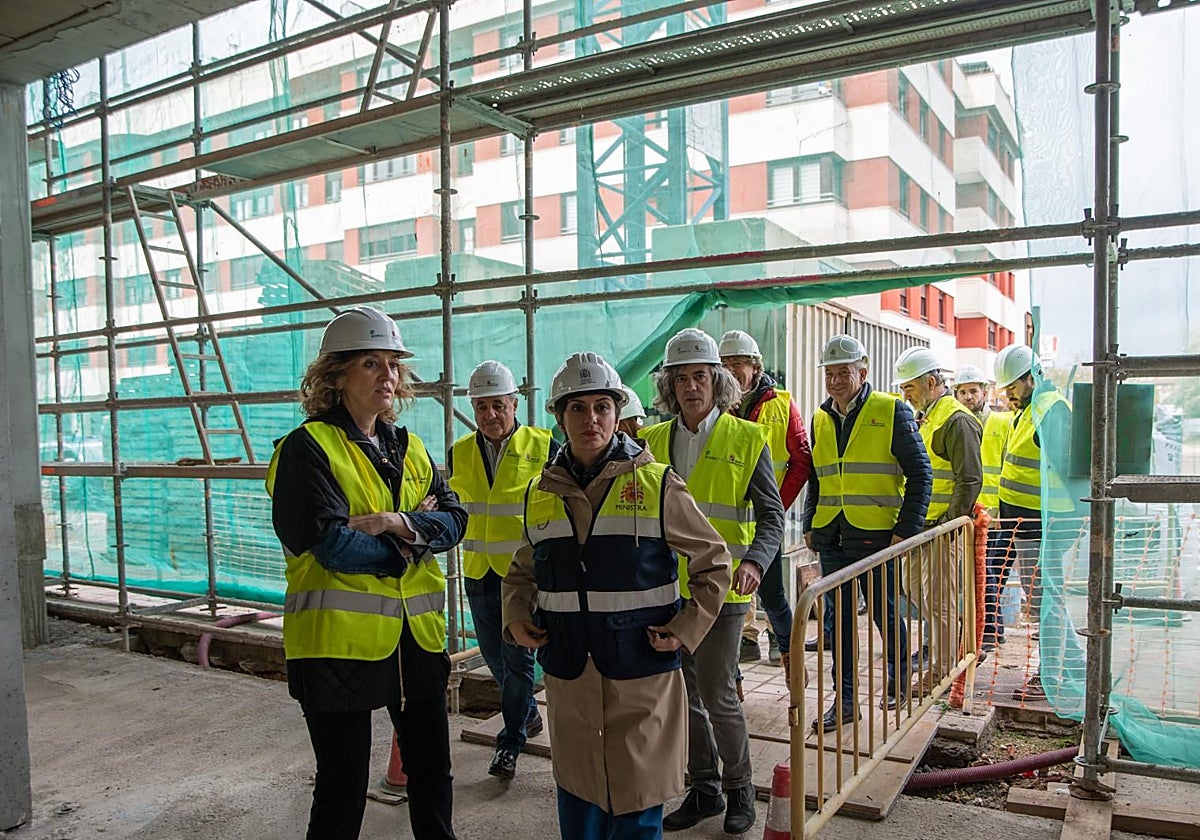 La ministra de Vivienda, Isabel Rodríguez, visita una promoción de alquiler