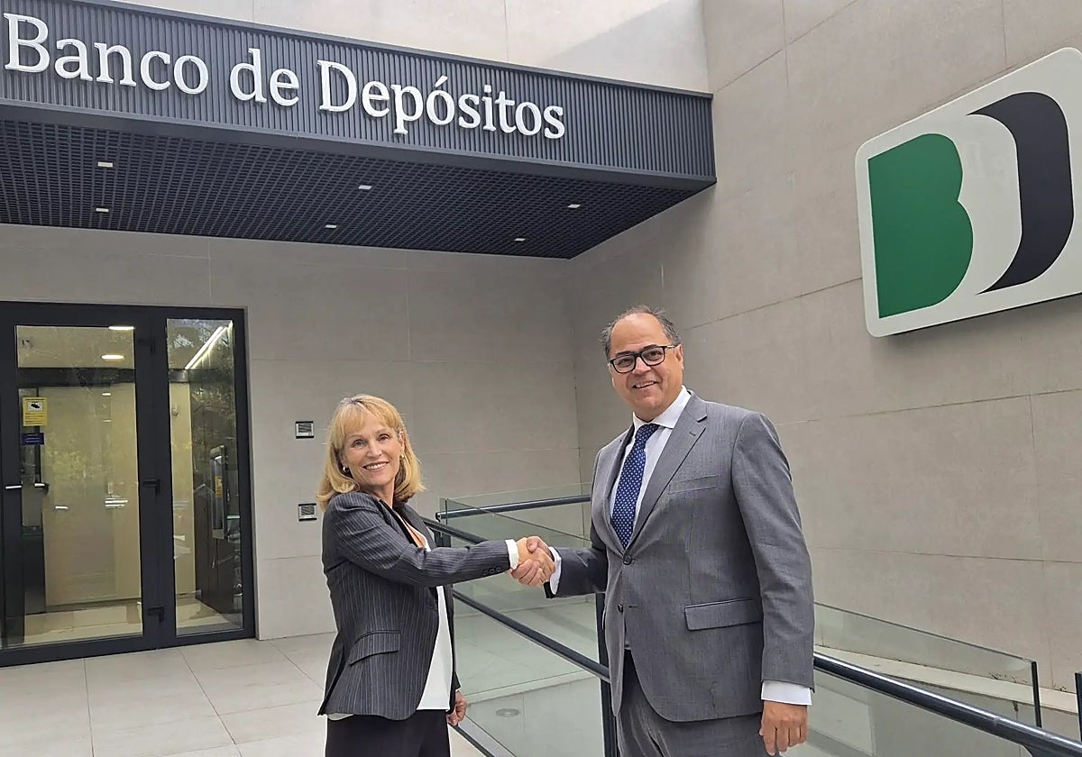 El consejero del Banco de Depósitos y subdirector general de Cajalmendralejo, Pablo Llamas, y la socia de GFED, María Vázquez