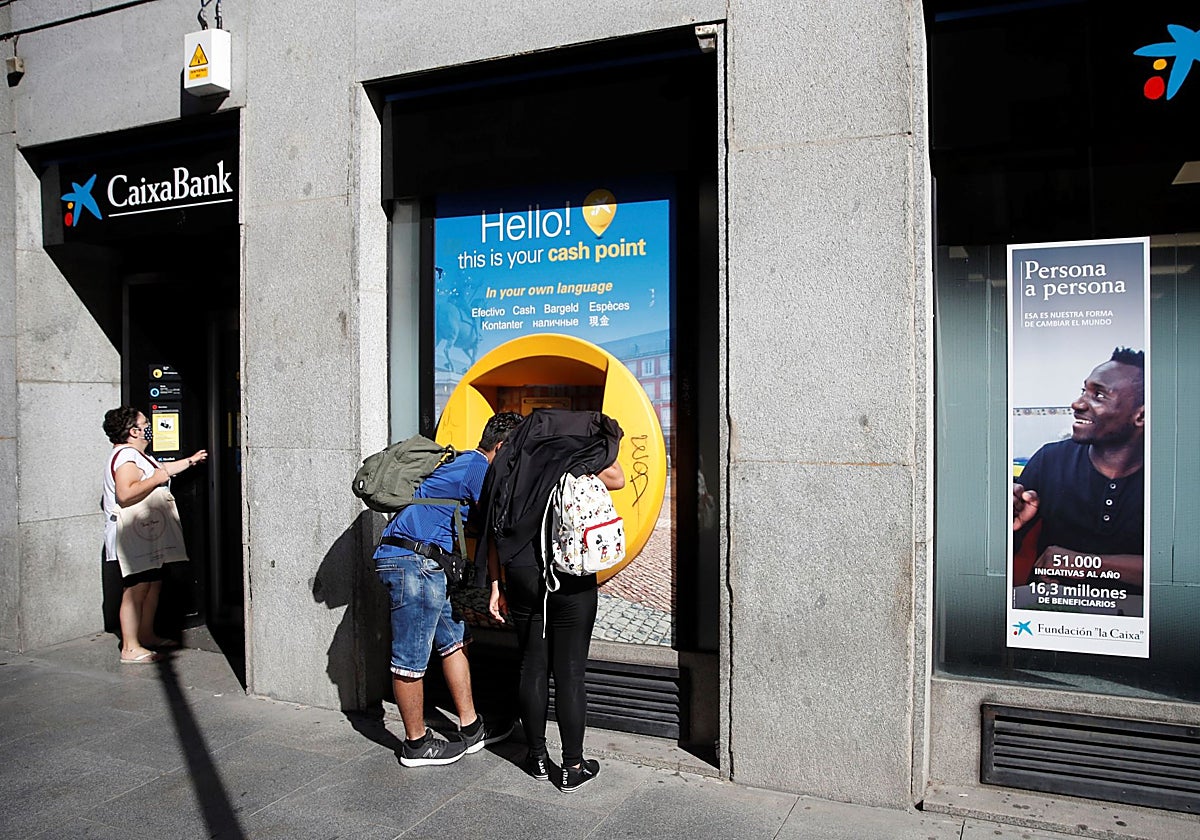 Una oficina de Caixabank en 2020, en plena fusión con Bankia