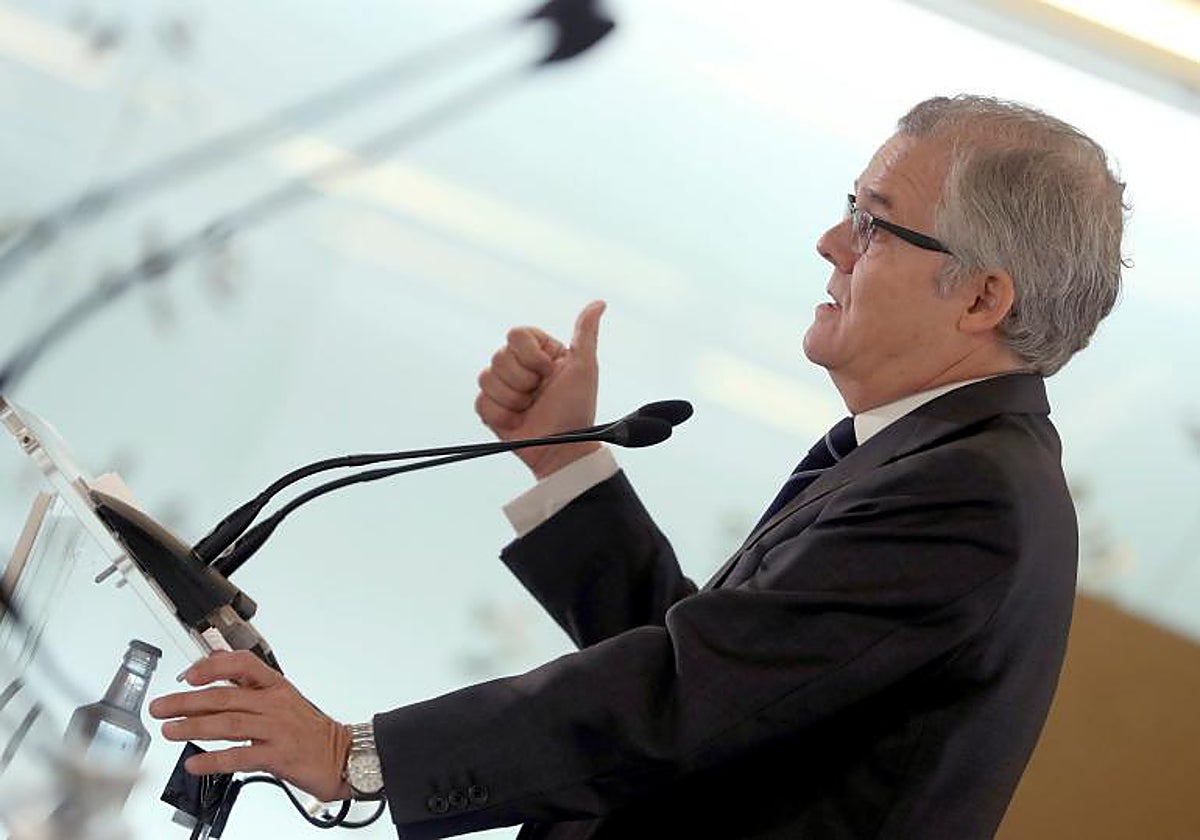 Sebastián Albella en su etapa de presidenta de la CNMV, entre 2016 y 2020