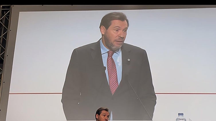 Óscar Puente abre la puerta a comprar trenes chinos para su plan de llevar el AVE a los 350 kilómetros por hora