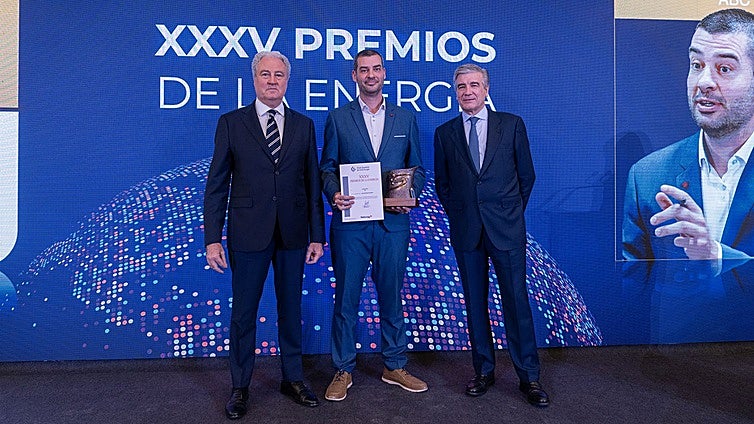 Raúl Masa, redactor de ABC, recibe el 'Premio Sostenibilidad Energética' de Enerclub