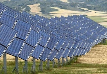 La consolidación del sector fotovoltaico español se enreda en un nudo gordiano