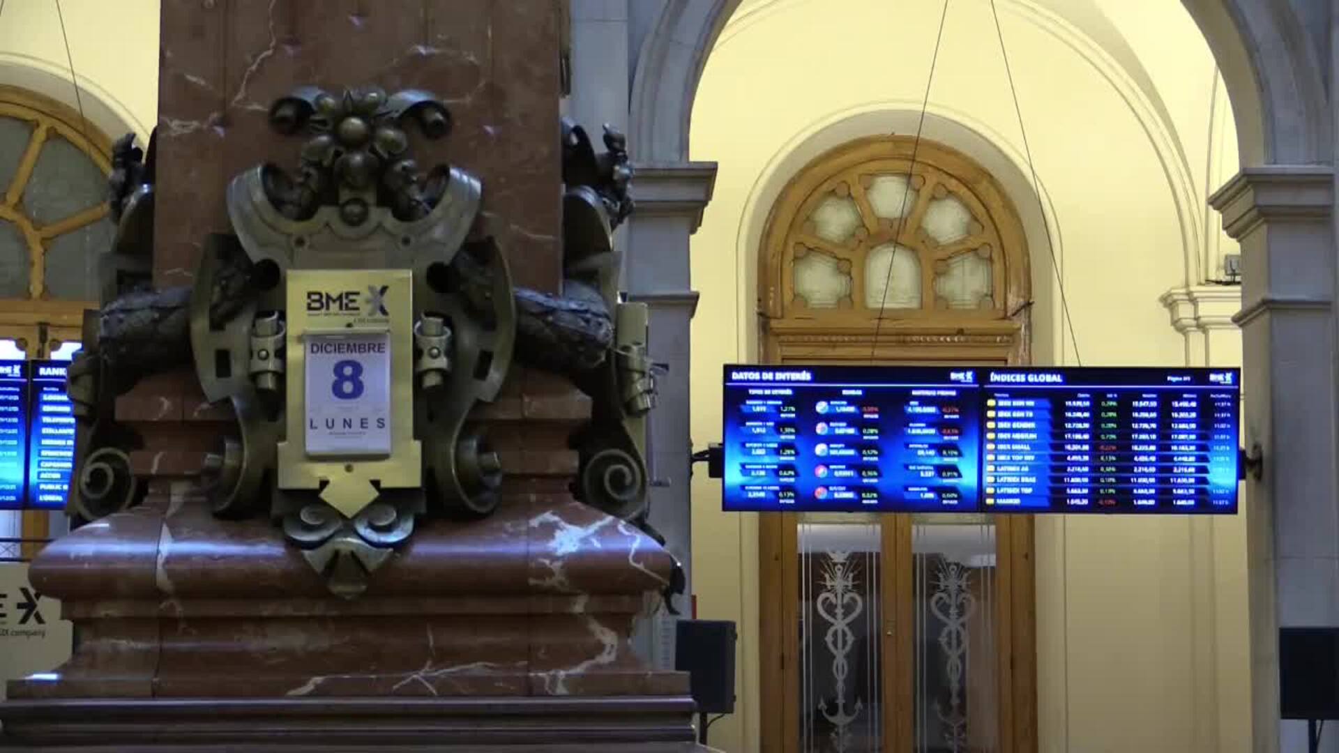 La Bolsa española cae un leve 0,13 % a mediodía y mantiene los 16.600 puntos