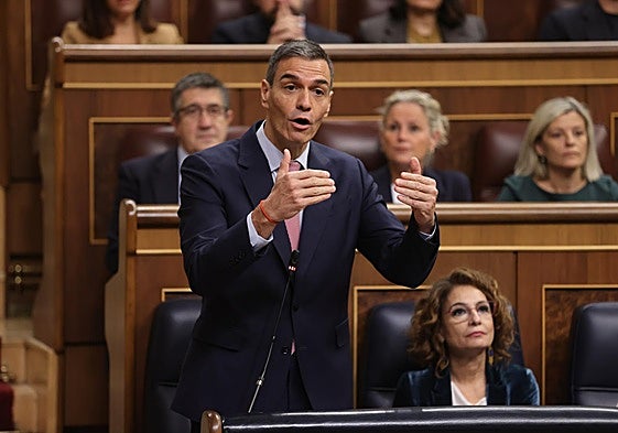 Pedro Sánchez y María Jesús Montero en el Congreso de los Diputados
