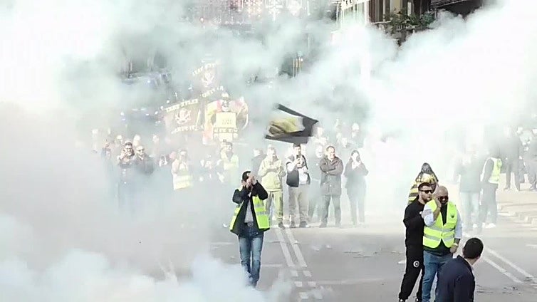 Élite moviliza a taxistas por el centro de Barcelona para exigir control de los VTC infractores
