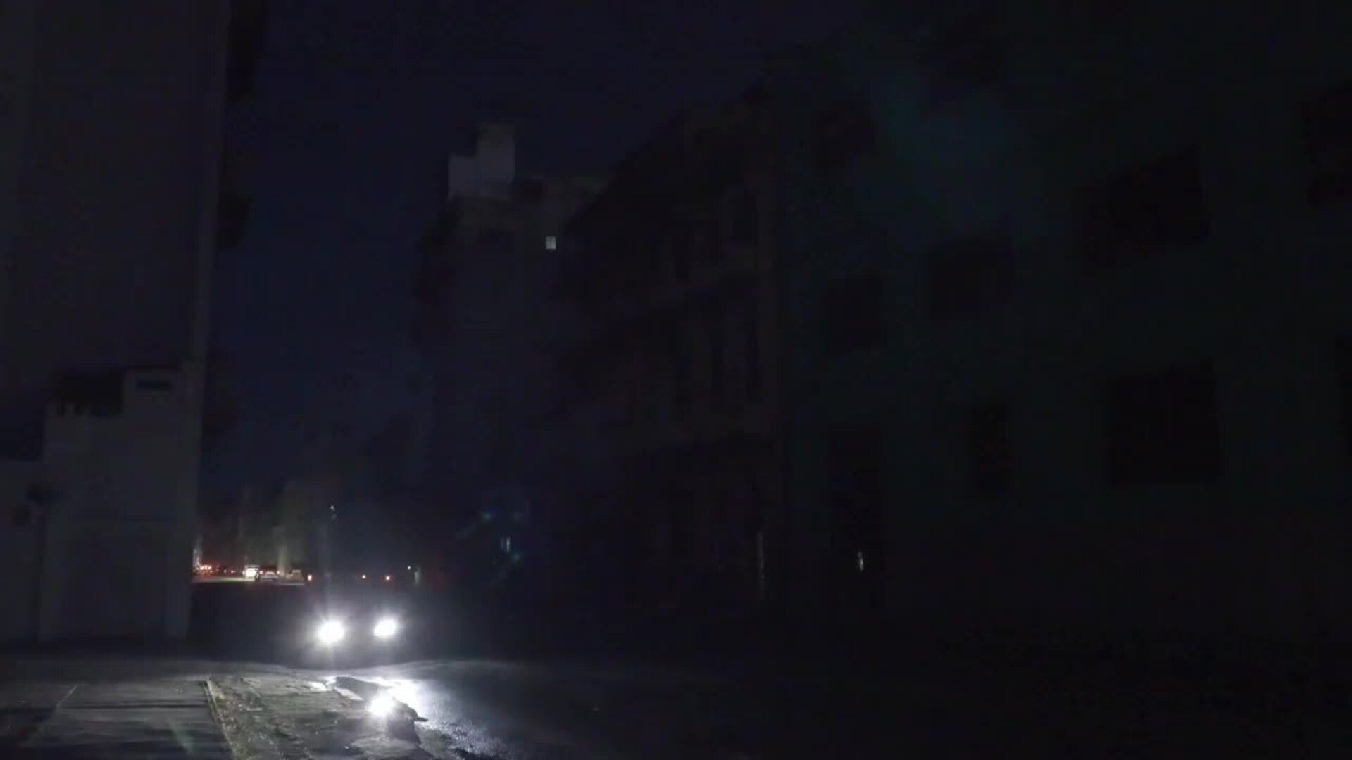 La falta de combustible y las averías en centrales térmicas apagan dos tercios de Cuba