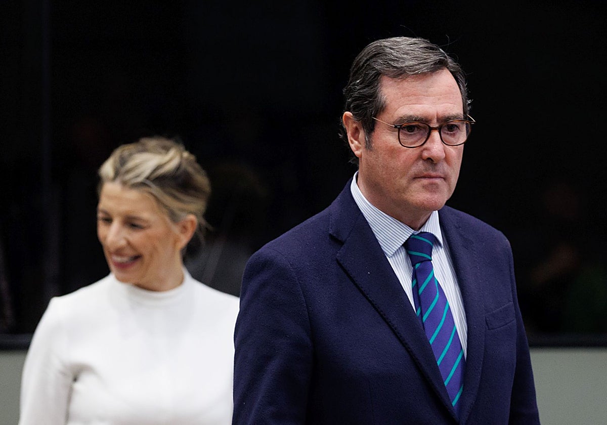 La patronal propone subir el SMI un 1,5%, lo mismo que el sueldo de los funcionarios