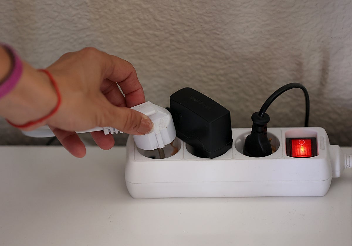 Los consumidores expectantes con el recibo