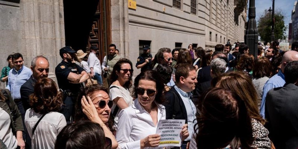 Rebelión total de los altos funcionarios por las últimas maniobras del Gobierno para erosionar su estatus