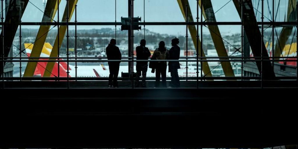 Kuvvetli rüzgar Barajas'ta kaosa neden oluyor ve kalkış operasyonlarında ciddi gecikmelere neden oluyor