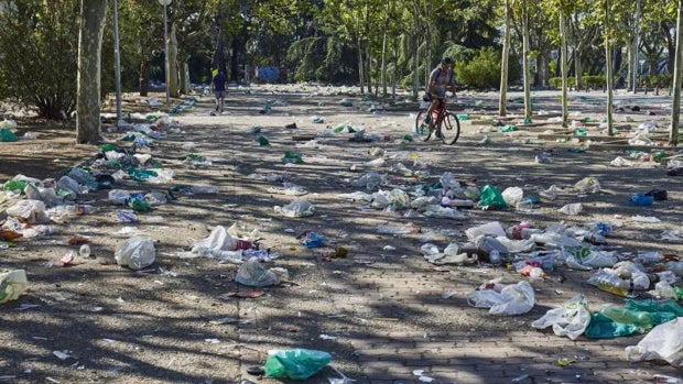 Almeida triplica las sanciones por grafitis, botellón y dejar cartón tirado con multas de hasta 6.000 euros