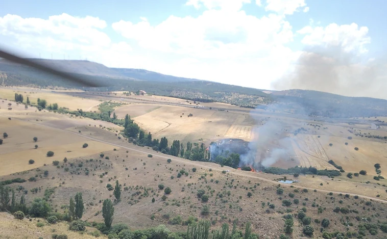 Declarado un incendio en Honrubia de la Cuesta (Segovia) en el que trabajan 13 medios aéreos