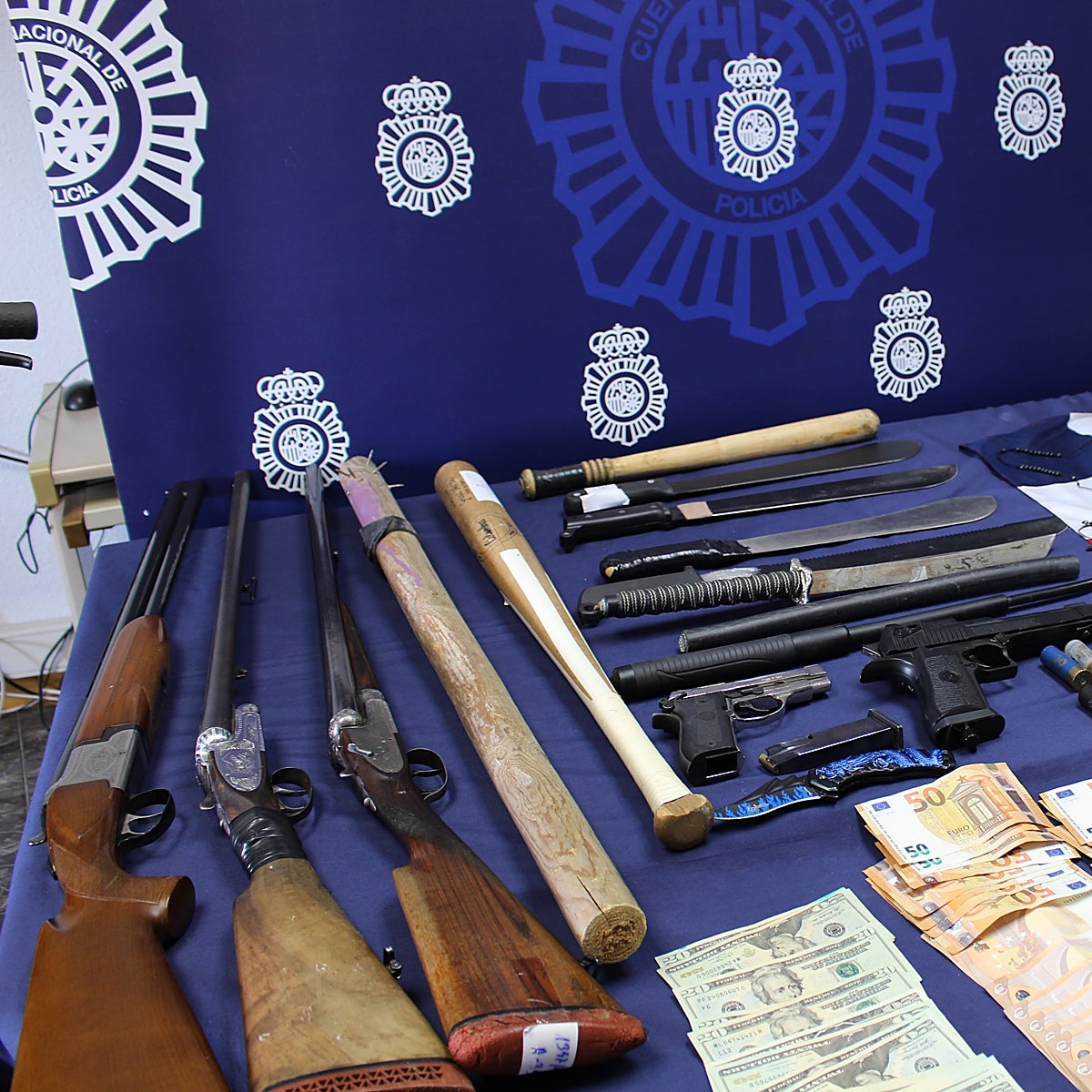 Los DDP compraban armas y pagaban abogados con fondos de estafas bancarias